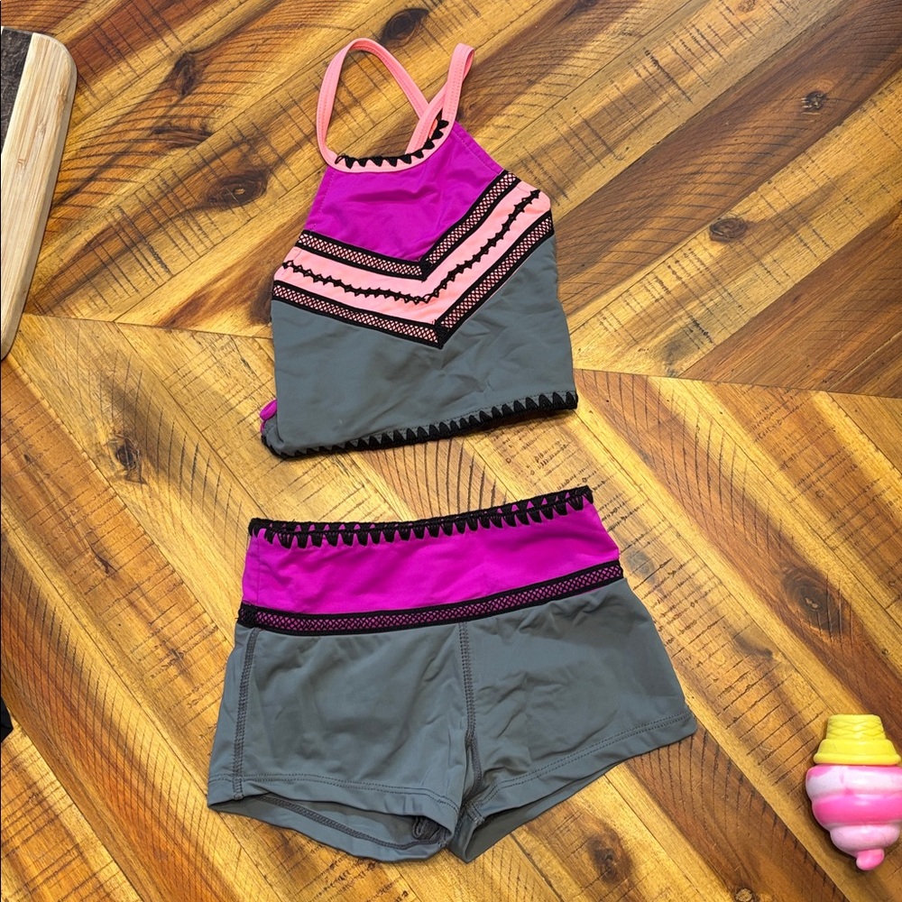 California Kisses Dance set